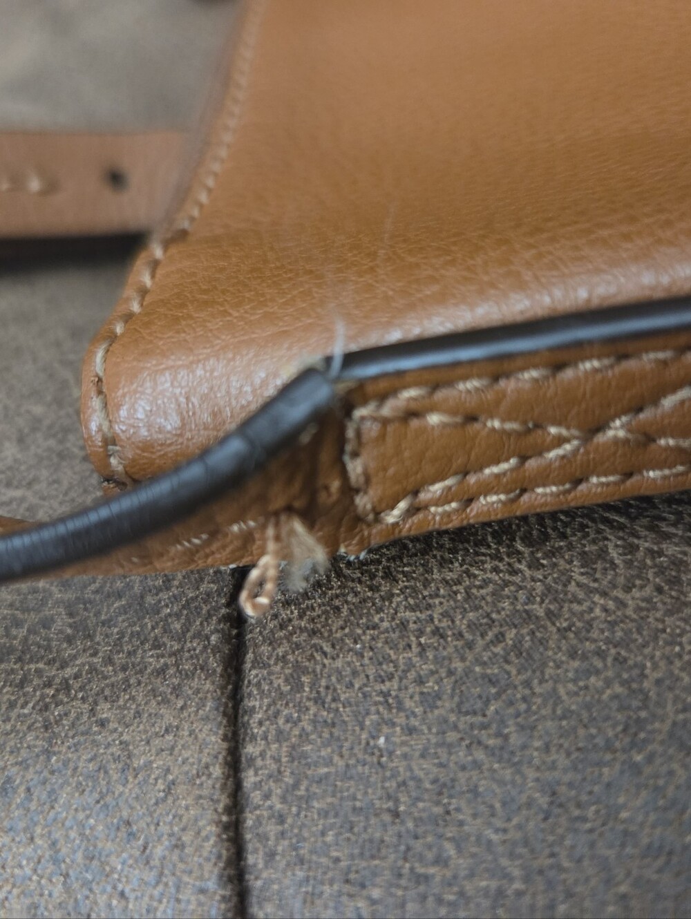 Lauren Ralph Lauren Tan Leather Crossbody with Gold Hardware ~ PLEASE READ - Picture 14 of 16